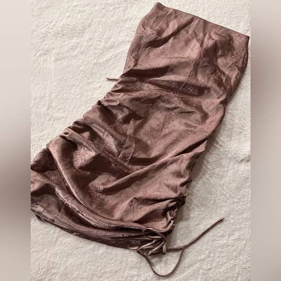 Windsor NWOT Shiny Lavender Flower Ruched Backless Mini Dress | Size XS - Picture 6 of 8